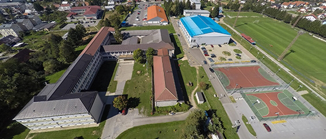 Gospićka osnovna škola i dvorana/Foto OŠ                                                                                                                                                                                                                  